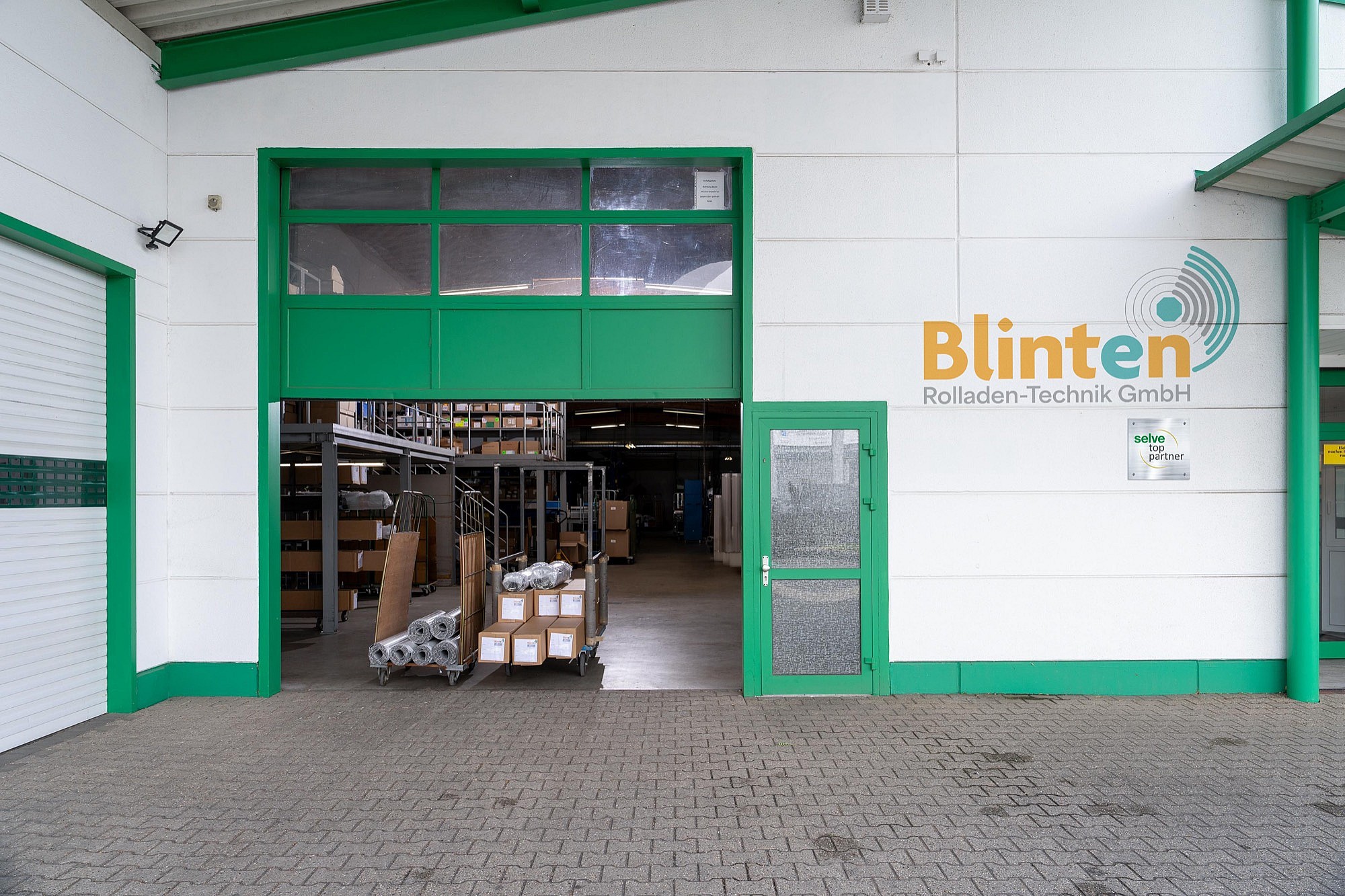 Bild des Eingangsbereicht des Unternehmen Blinten